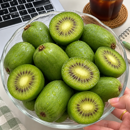 🥝 Cold-Hardy Mini Kiwi Seeds — Cold-Resistant, Smooth-Skinned Kiwi Vines