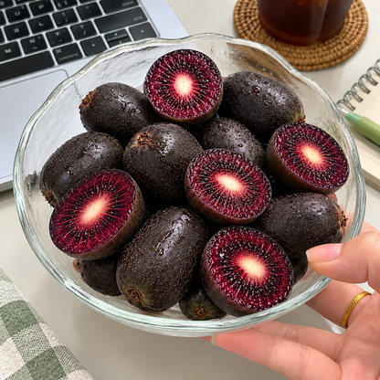 🥝 Cold-Hardy Mini Kiwi Seeds — Cold-Resistant, Smooth-Skinned Kiwi Vines